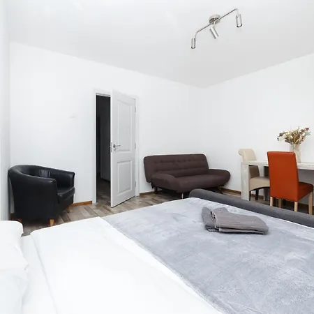 Apartment Color Street Blanari 12 *