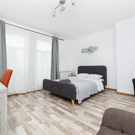 Color Street Blanari 12 * Bukarest