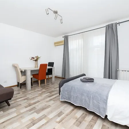 Color Street Blanari 12 Appartement