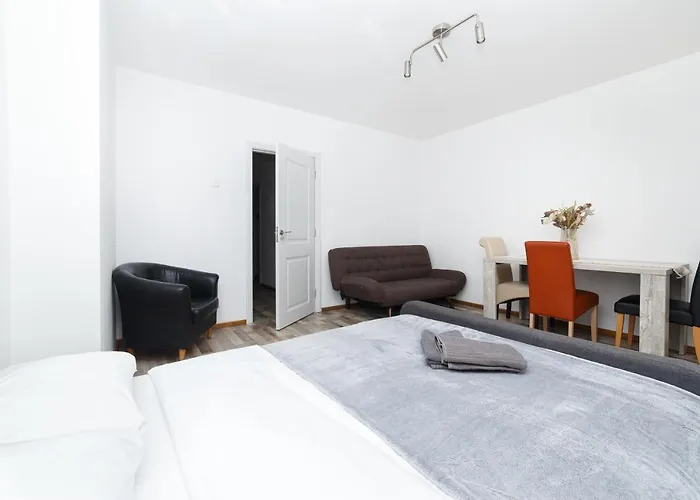 Apartman Color Street Blanari 12 *