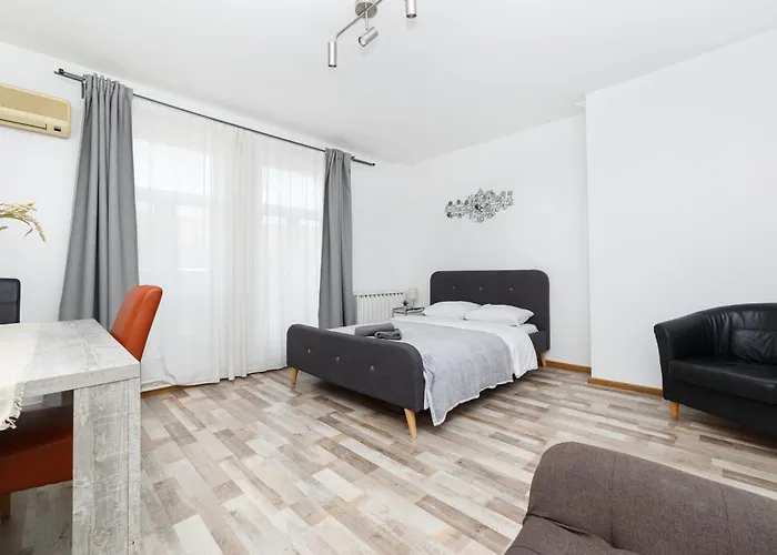 Color Street Blanari 12 * Bukarest